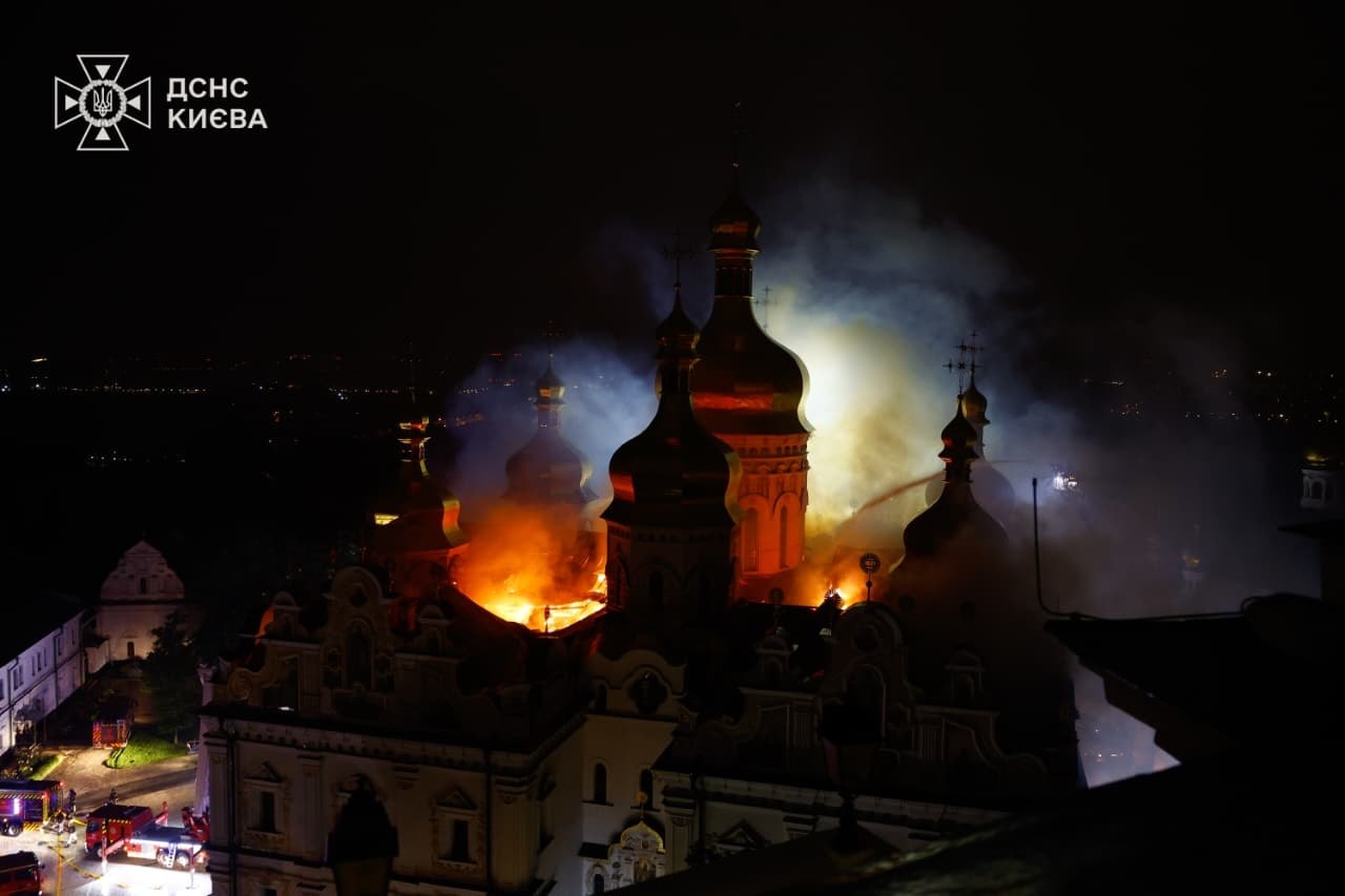 Патріарх Київський і всієї Руси-України Никодим засудив акт кричущого варварства а саме ворожий удар по Успенському собору Києво-Печерської Лаври