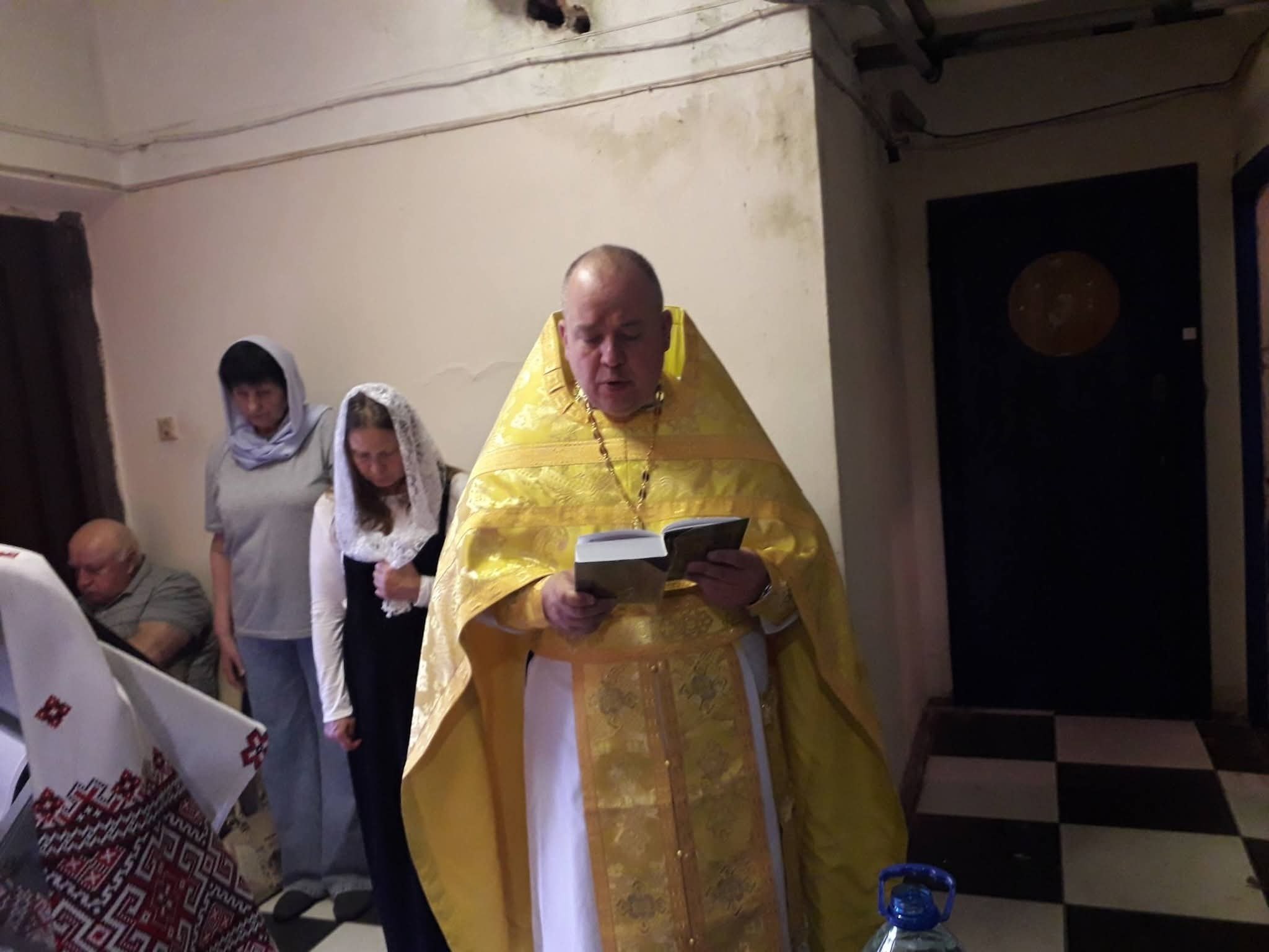 В Києві відродилось літургійне життя на парафії Всіх Святих де була завершена Божественна літургія Іоана Золотоустого 